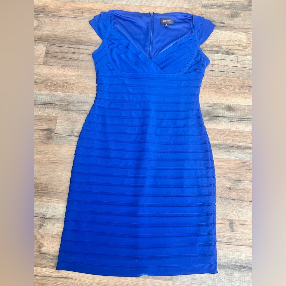 Adrianna Papell Formal Cocktail Dress Size 8 Sheath Pleated V Neck Evening